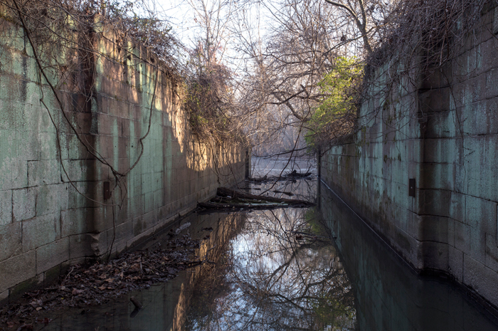 Inner chamber, Catfish Lock 63, looking downstream, Port Kennedy 2015.