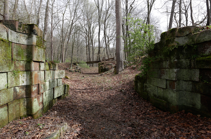 Dressed ashlar, smaller 1830s lock with miter gate recess and hollow quoin at Lock 23, looking downstream, Auburn, 2017.