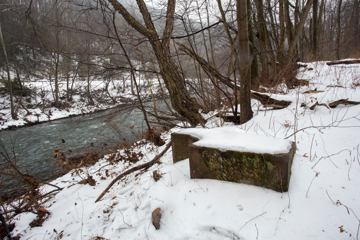 Capstone with hollow quoin near Lock 27, looking upstream, Port Clinton, 2018.